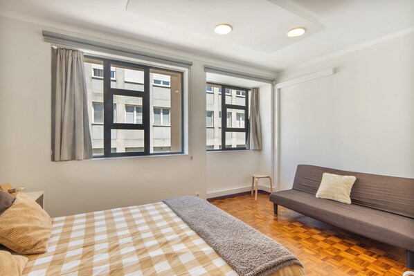 2 habitaciones, tabla de planchar con plancha, wifi y ropa de cama 