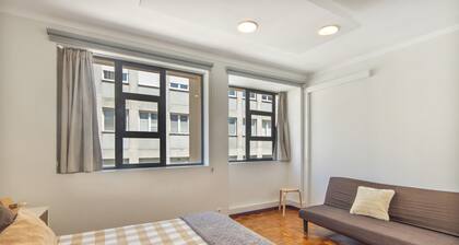 'Praça AL T2' Apartment with Mountain View, Wi-Fi and Air Conditioning