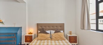 Apartamento 'Praça AL T2' con vistas a la montaña, Wi-Fi y aire acondicionado