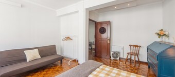 Apartamento 'Praça AL T2' con vistas a la montaña, Wi-Fi y aire acondicionado