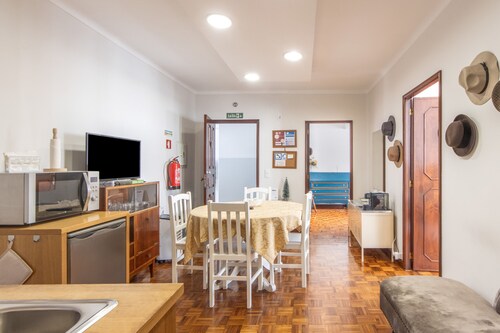'Praça AL T2' Apartment with Mountain View, Wi-Fi and Air Conditioning