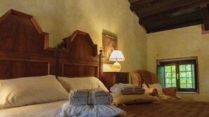 Room - 'Casa Torre Del Gruagno' Apartment with Mountain View, Private Terrace and Wi-Fi (Santa Margherita)