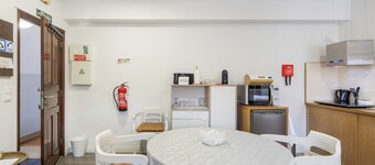 Apartamento 'Praça AL T1' con vistas a la montaña, Wi-Fi y aire acondicionado