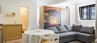 Appartement 'Praça AL T1' met Uitzicht op de Bergen, Wi-Fi en Airconditioning