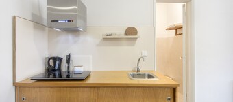 Apartment 'Praça AL T1' with Mountain View, Wi-Fi and Air Conditioning