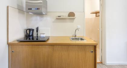 Apartment 'Praça AL T1' with Mountain View, Wi-Fi and Air Conditioning