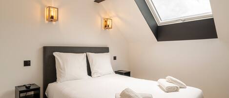 2 bedrooms, iron/ironing board, WiFi (free), bed sheets