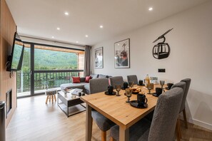 Dining - Suite Cucumelle - Beau Duplex pour 6 avec balcon (Saint-Chaffrey)