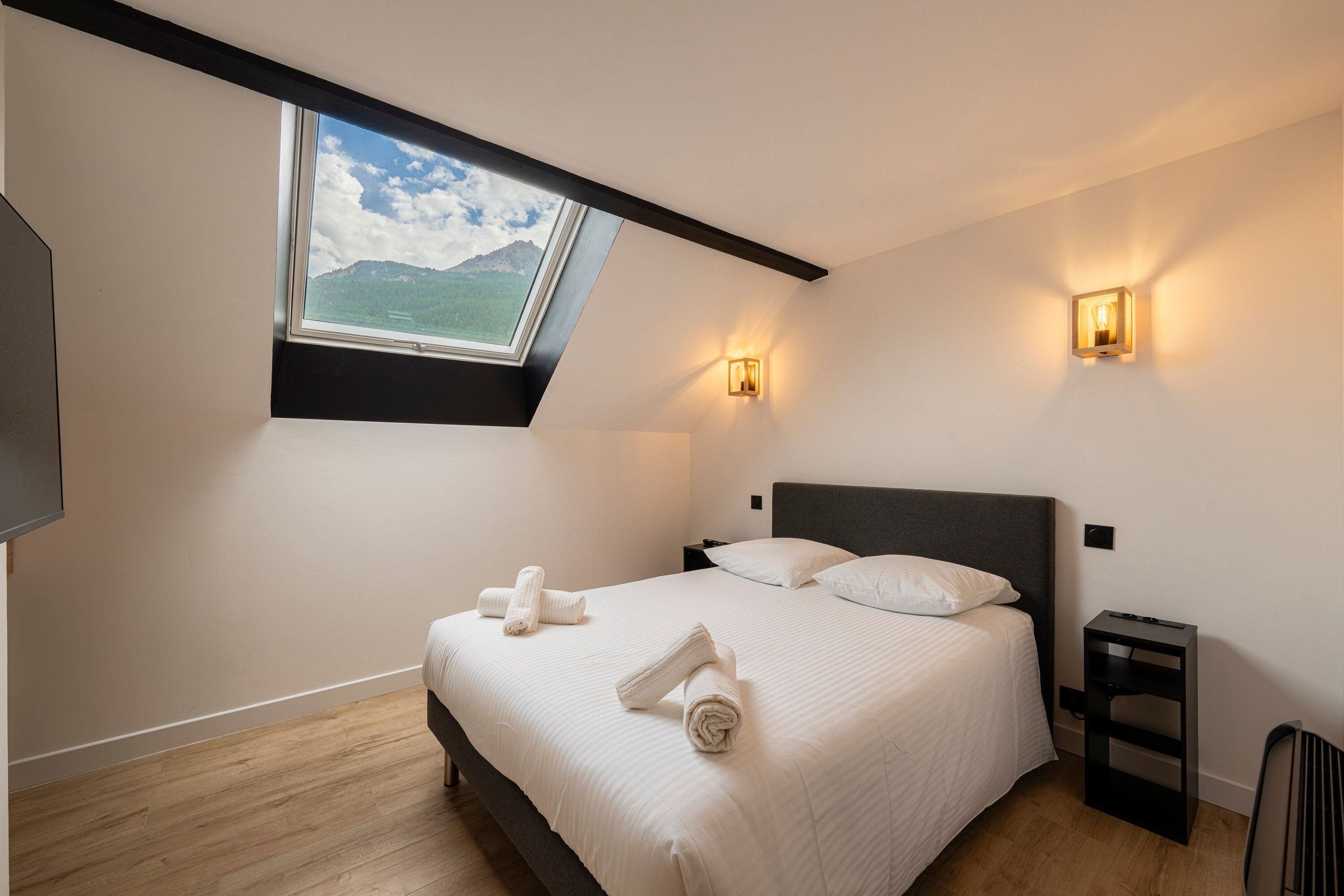 2 bedrooms, iron/ironing board, WiFi (free), bed sheets