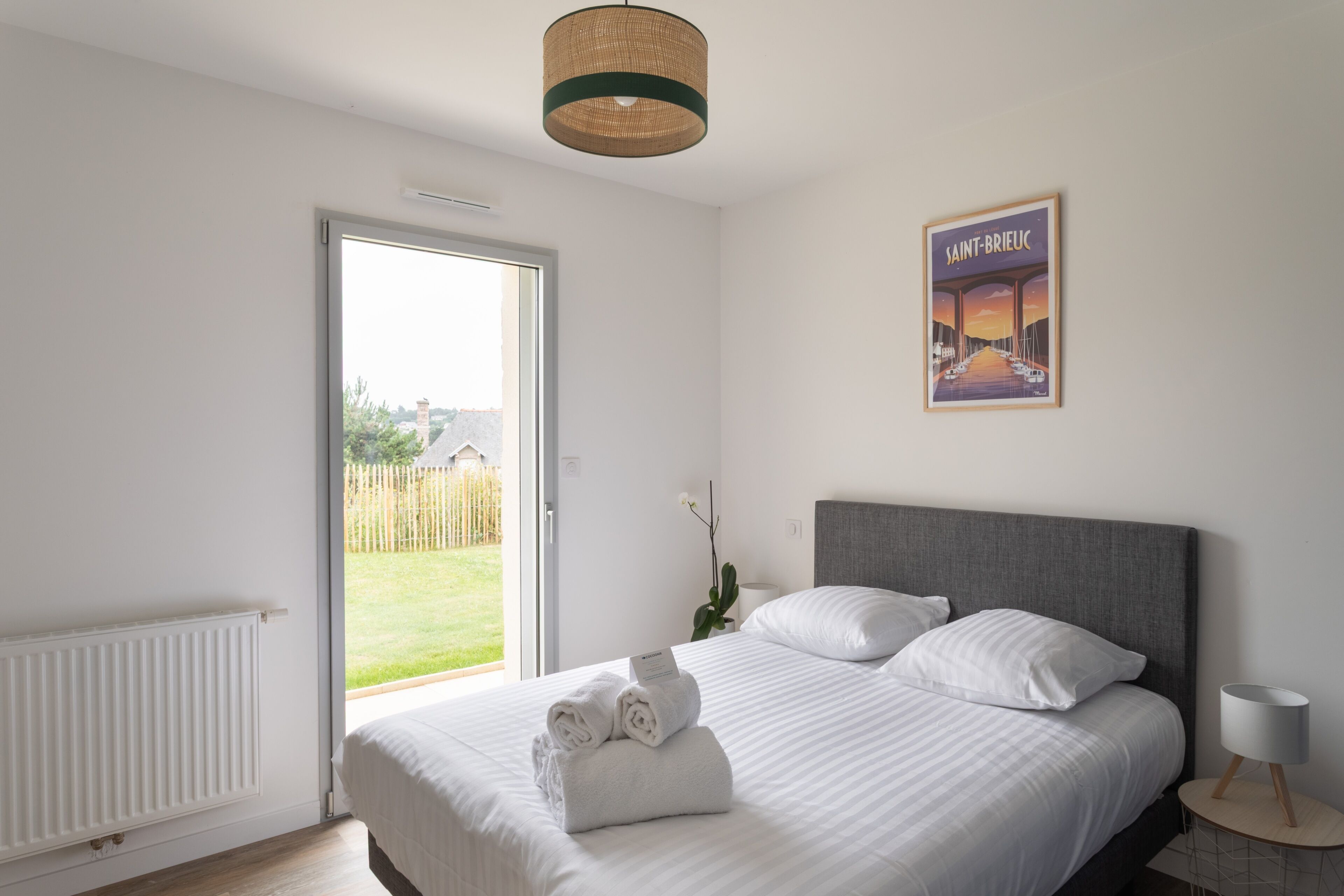 4 bedrooms, iron/ironing board, WiFi (free), bed sheets