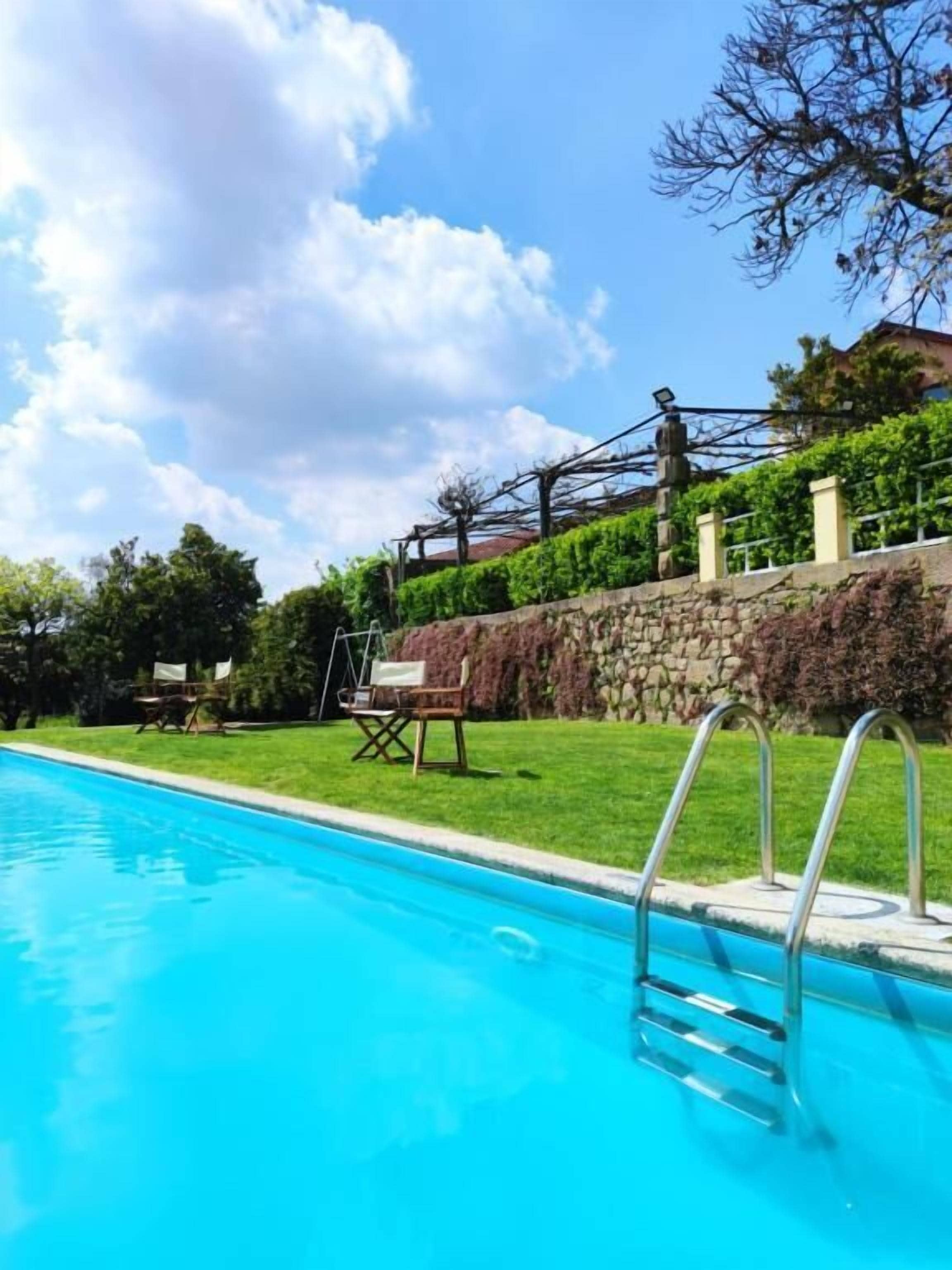 Piscina externa sazonal