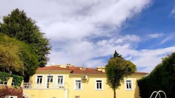 Quarto casal, vista para a piscina | Piscina | Piscina externa sazonal