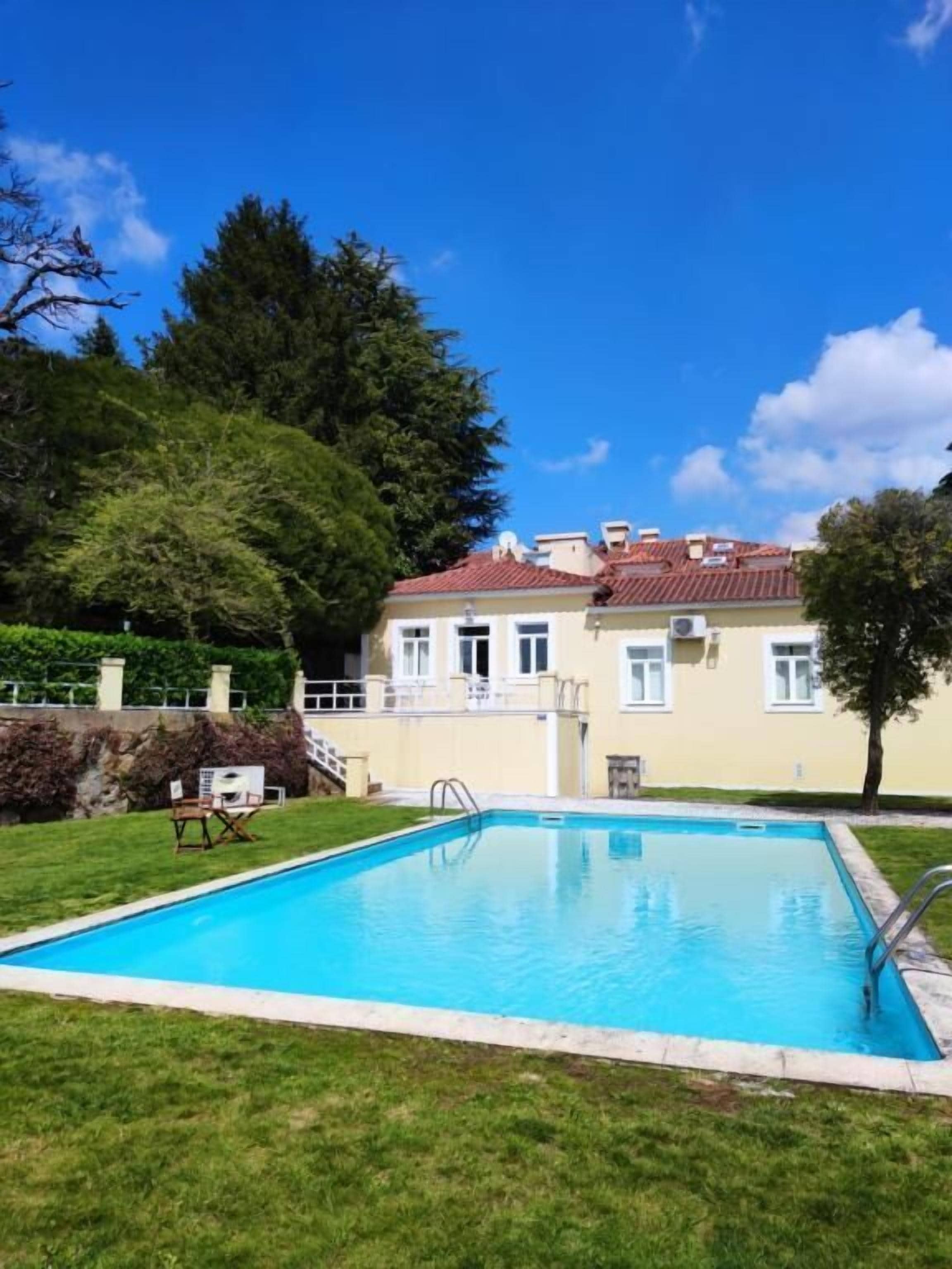 Chambre Double, 1 grand lit | Piscine | Piscine extérieure (ouverte en saison)
