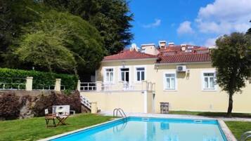 Chambre Double, 1 grand lit | Piscine | Piscine extérieure (ouverte en saison)