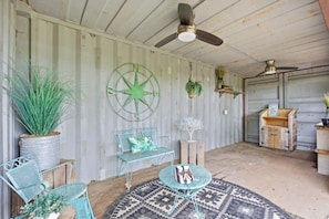 Backyard Lounge | Outdoor Seating & Ceiling Fans | Unique Container Design - Eclectic Asheville Escape w Fire Pit & Yard! (Asheville)