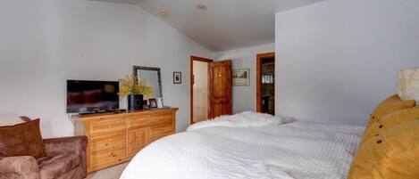 5 habitaciones, tabla de planchar con plancha y ropa de cama