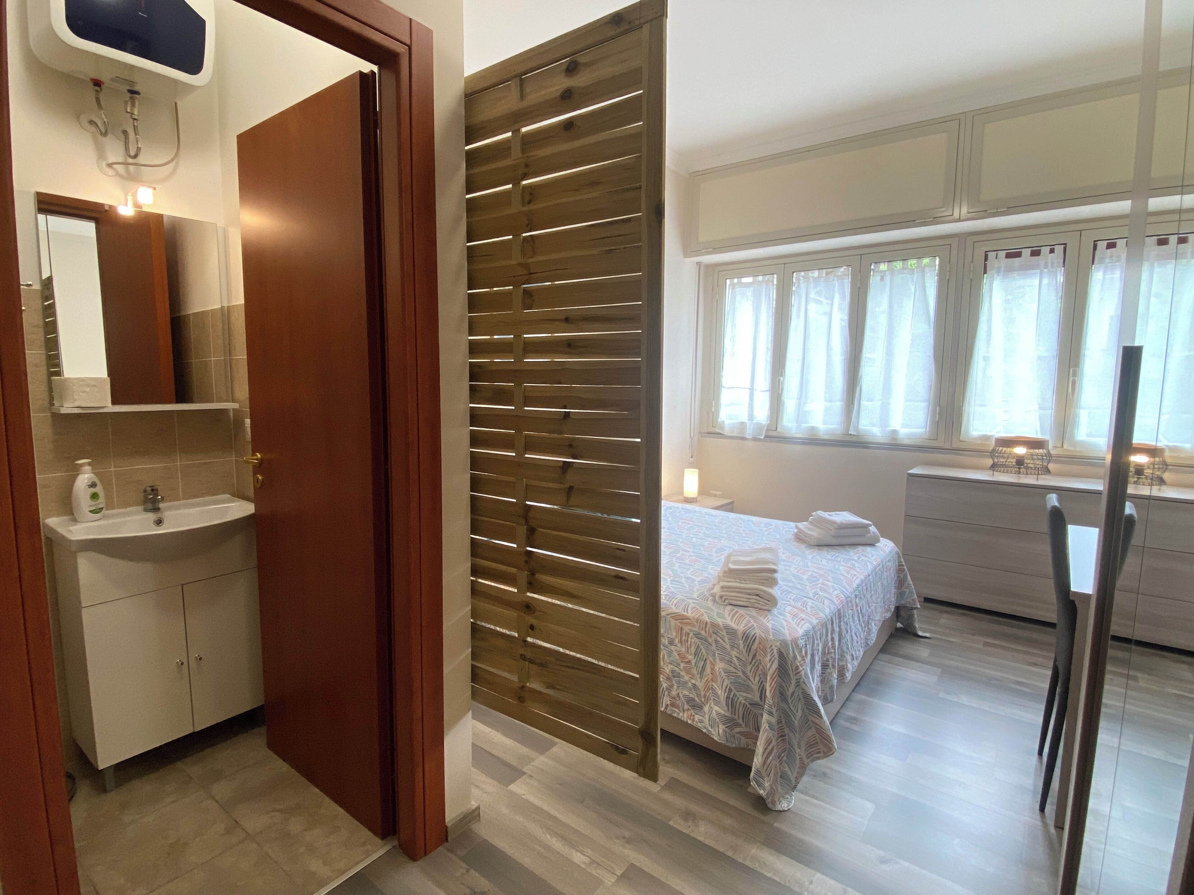 Classic Double Room, City View (Doppia) | Desk, WiFi (free)