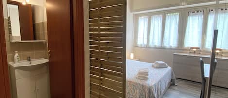 Classic Double Room, City View (Doppia)