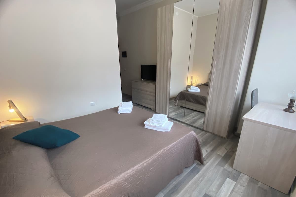 Kahden hengen classic-huone, kaupunkinäköala (Room 1) | Työpöytä, ilmainen Wi-Fi