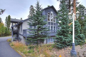 A two-story building with a balcony, a staircase, and a large window. - Casa De Alta in Breckenridge (Breckenridge)