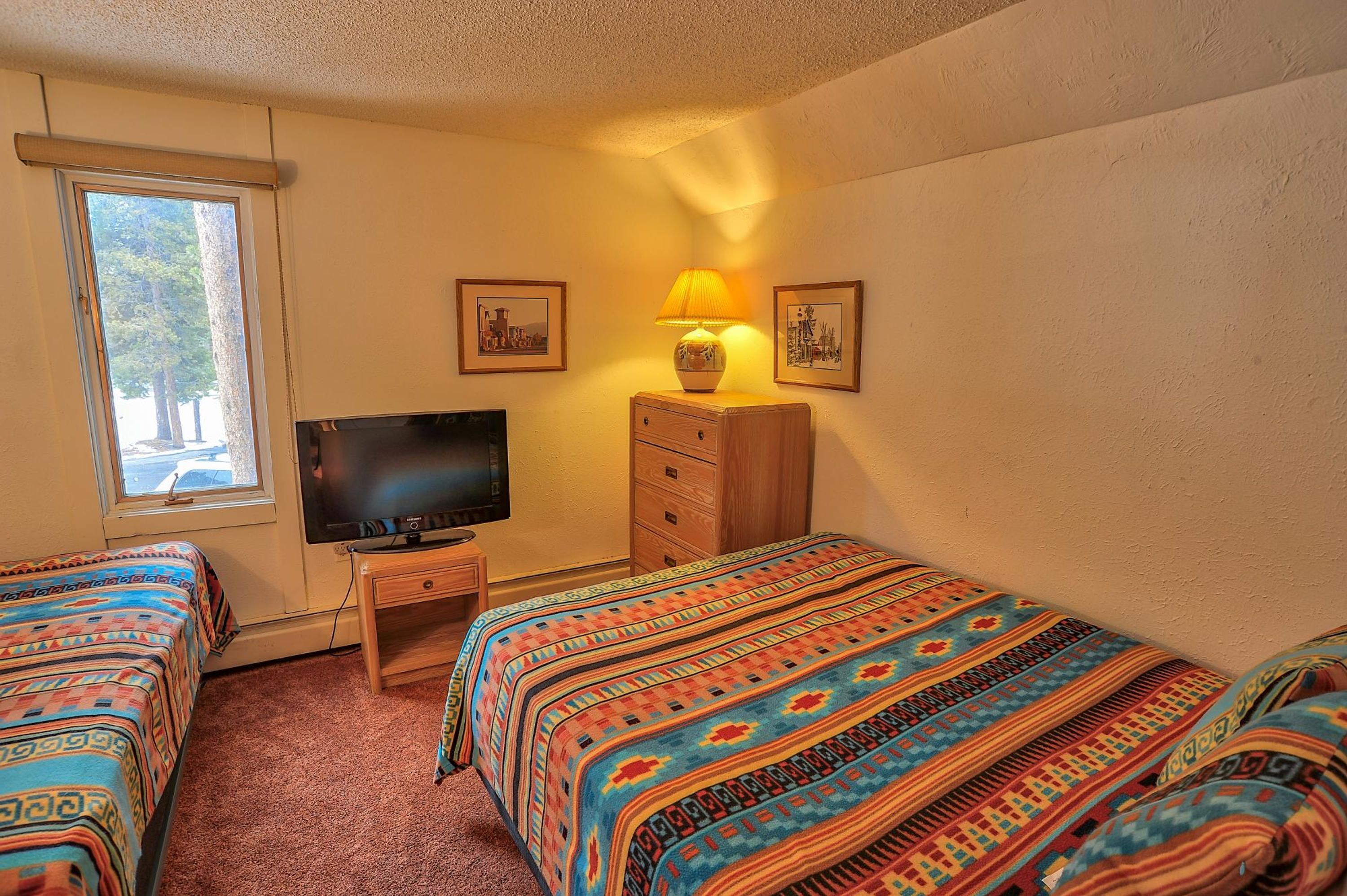 2 bedrooms, iron/ironing board, bed sheets