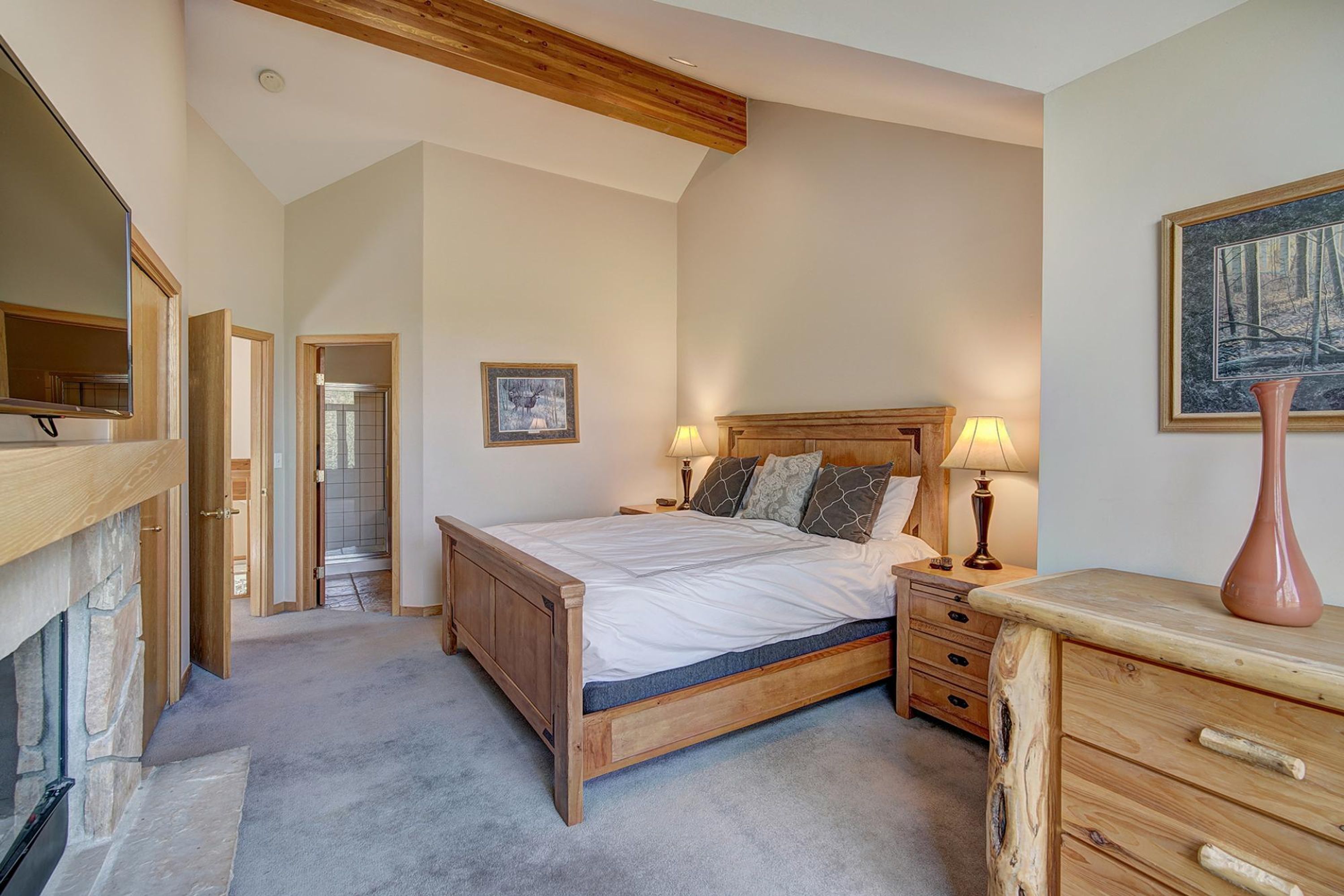 3 bedrooms, iron/ironing board, bed sheets