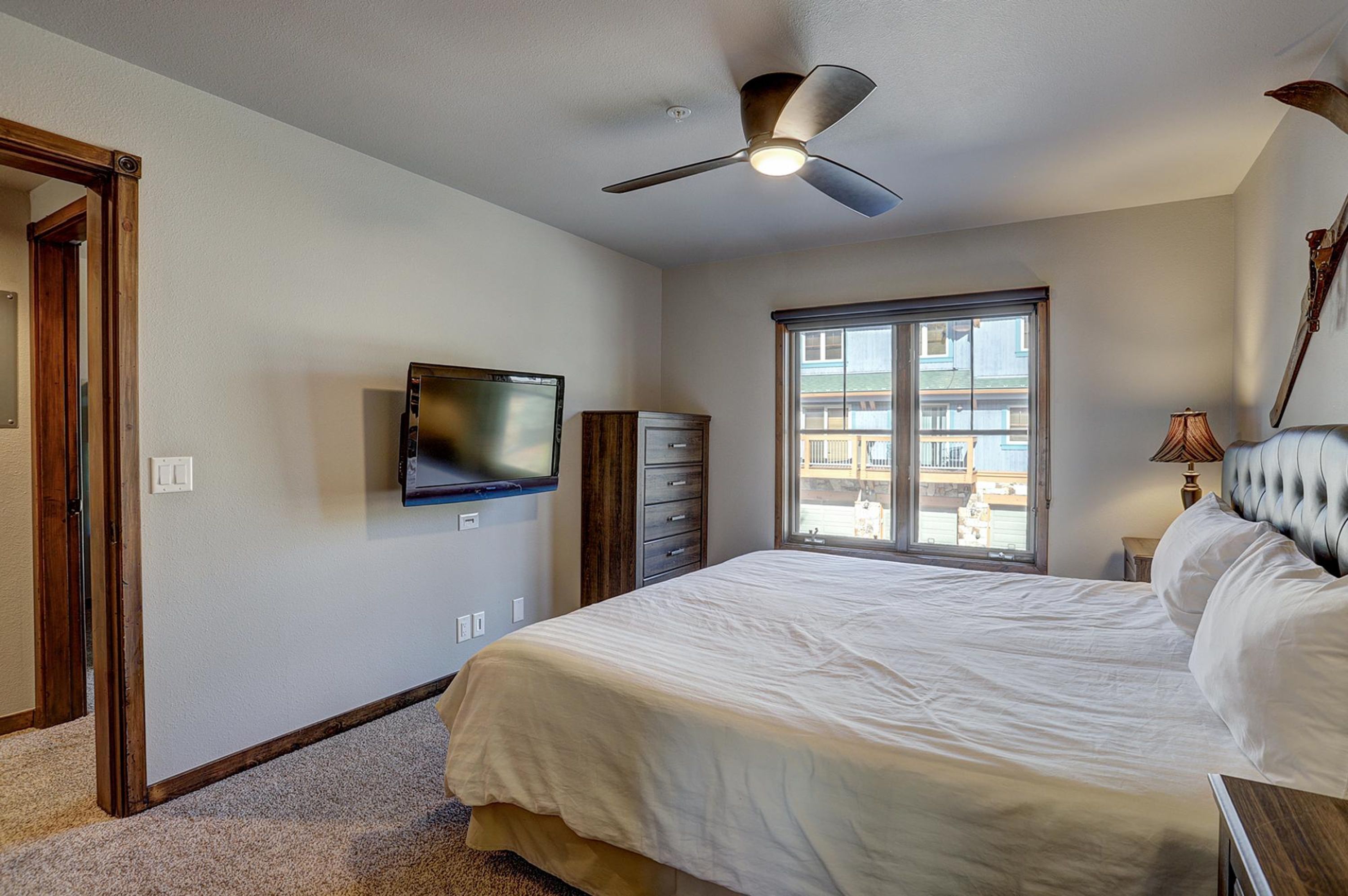 2 bedrooms, iron/ironing board, bed sheets