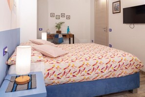 Classic Double or Twin Room, Private Bathroom | Blackout drapes, iron/ironing board (on request), WiFi (free) - Trigu & Mangoni (Cagliari)