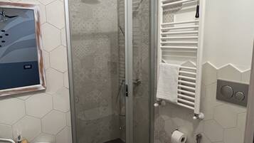 Classic-Doppel- oder -Zweibettzimmer, eigenes Bad | Badezimmer