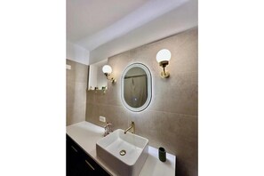 Bathroom - Vrbo Property (Antibes)