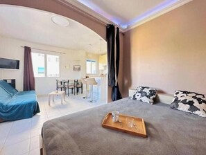 1 bedroom, iron/ironing board, WiFi, bed sheets - Spacious, bright studio apartment, 33 m², Juan-les-Pins (Antibes)