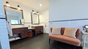 Unclassified image, 4 of 9, button - Crane Creek Vineyards- Suite w/ Private Courtyard (Young Harris)