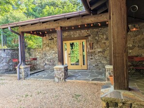 Outdoor dining - Stone House Guest Suite- with private courtyard (Young Harris)