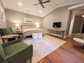 Room - Stone House Guest Suite- with private courtyard (Young Harris)