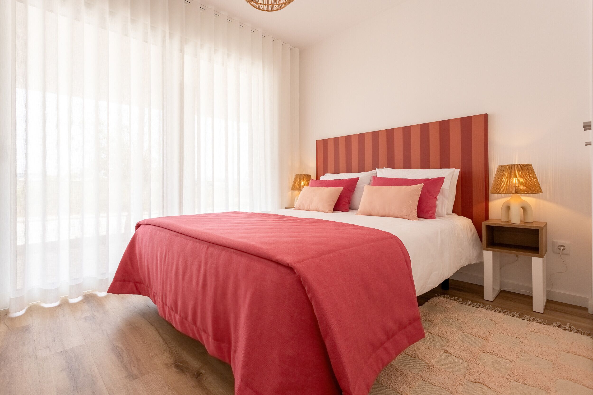 3 bedrooms, iron/ironing board, WiFi (free), bed sheets