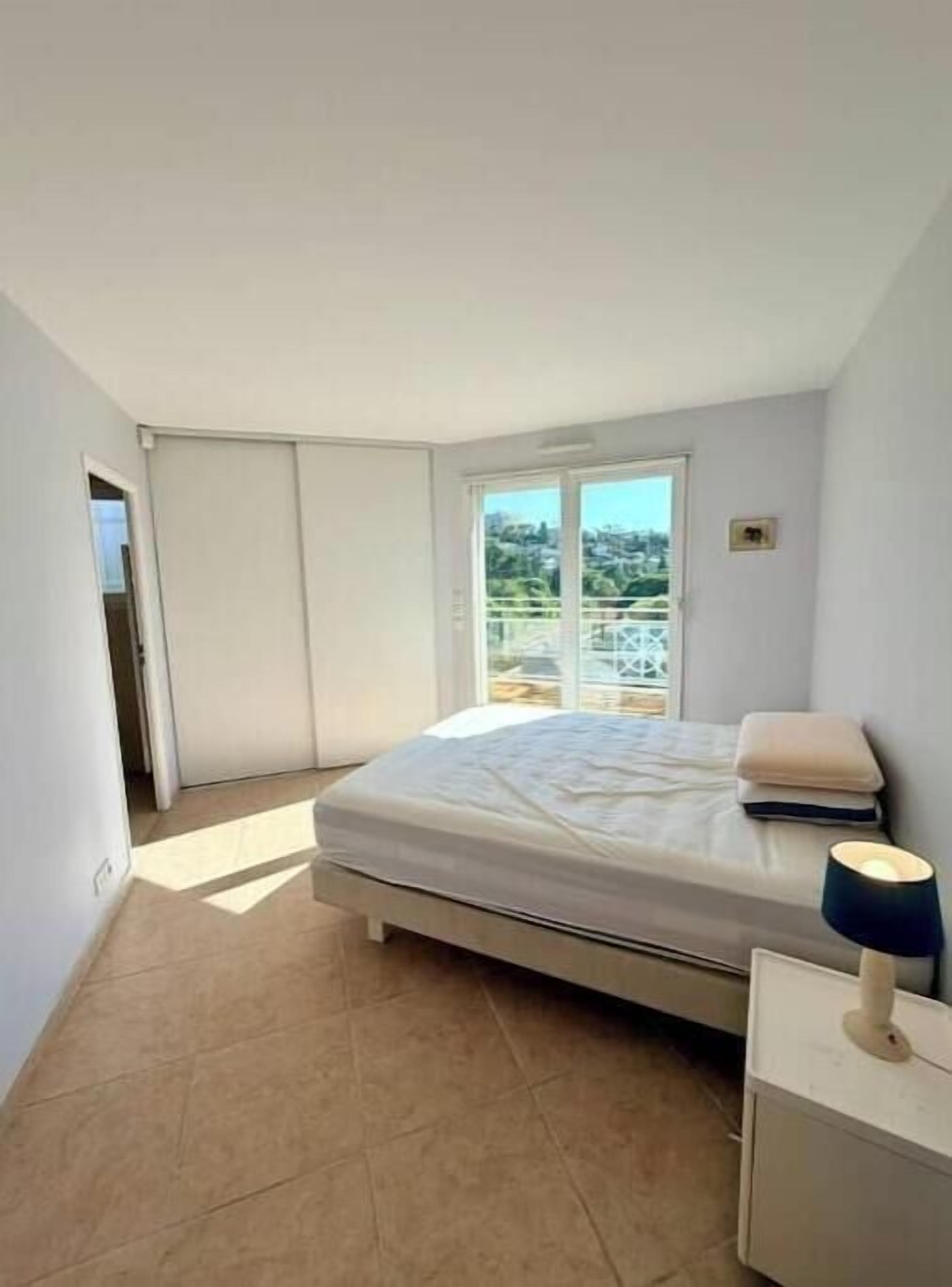 3 chambres, fer et planche à repasser, Wi-Fi, draps fournis