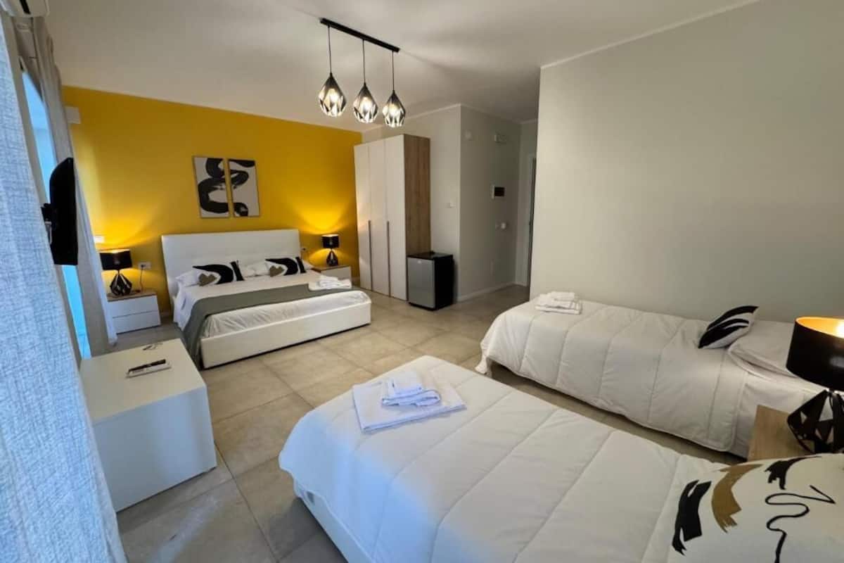 Habitación cuádruple Confort, balcón (Thibault) | Escritorio y wifi gratis