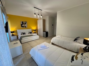 Comfort Quadruple Room, Balcony (Thibault) | Desk, WiFi (free) - Dimora dei Vespri (Catania)