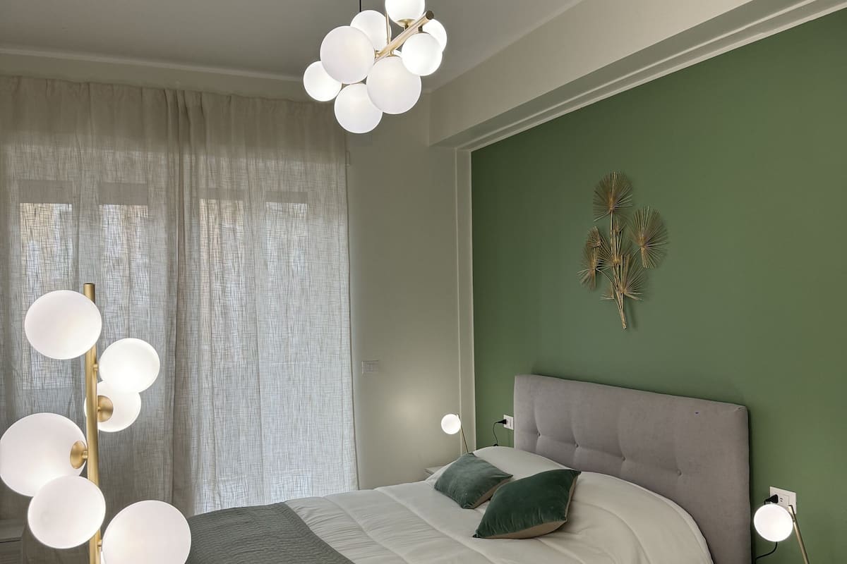 Habitación triple Confort, balcón (Helene) | Escritorio y wifi gratis