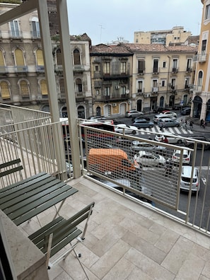 Comfort Triple Room, Balcony (Henri) | Property grounds - Dimora dei Vespri (Catania)