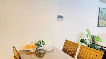 Classic Apartment, Balcony, City View | Dining