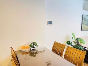 Appartement Classique, balcon, vue ville | Restauration