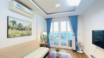 Classic Apartment, Balcony, City View | Living area