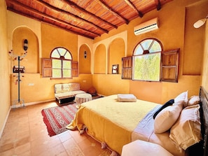 Iron/ironing board (on request), WiFi (free) - Riad Belgika (Ourika)