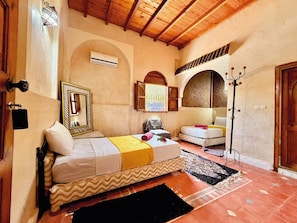 Iron/ironing board (on request), WiFi (free) - Riad Belgika (Ourika)