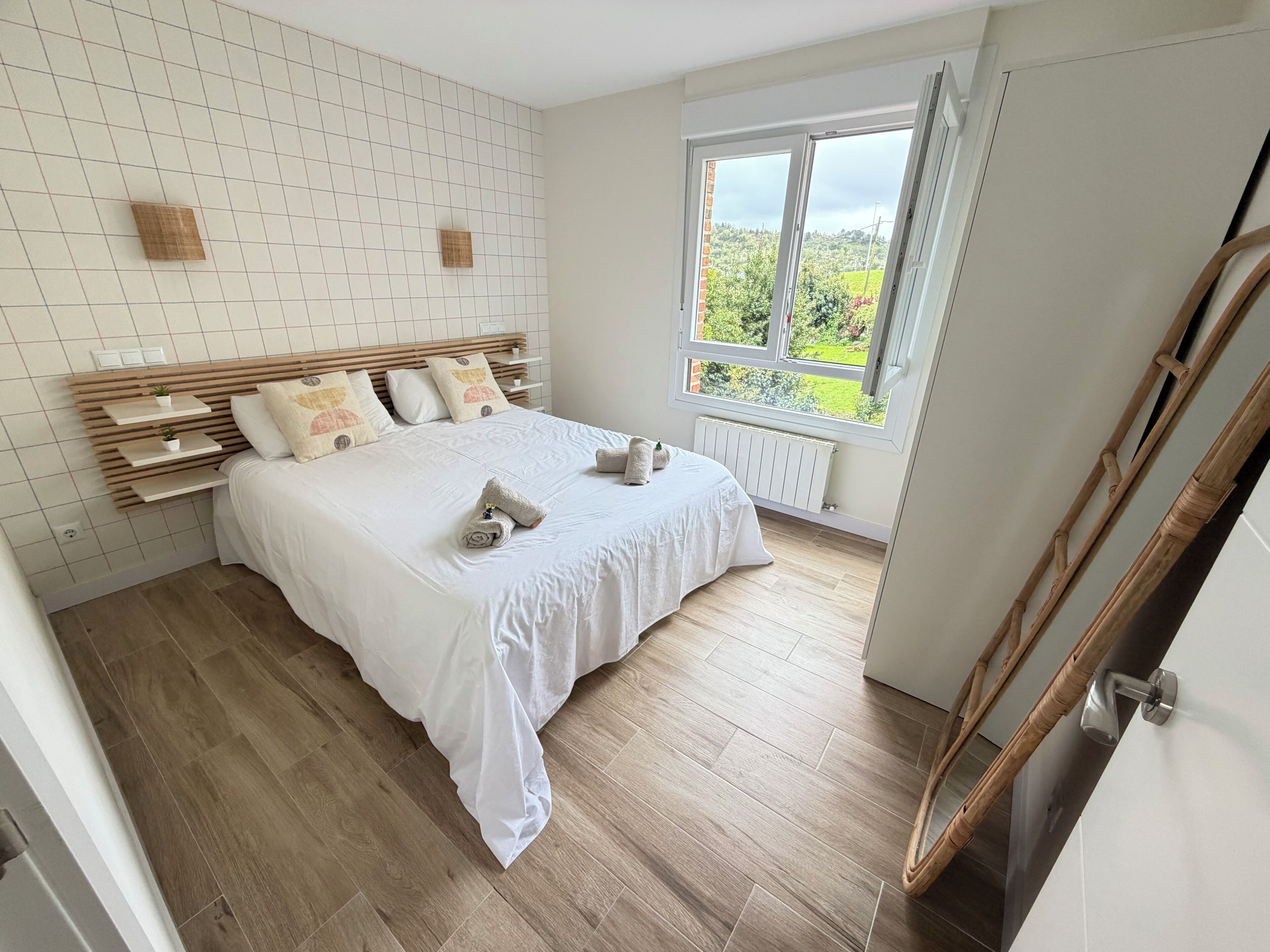 3 slaapkamers, een strijkplank/strijkijzer, wifi, beddengoed
