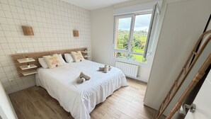 3 chambres, fer et planche à repasser, Wi-Fi, draps fournis