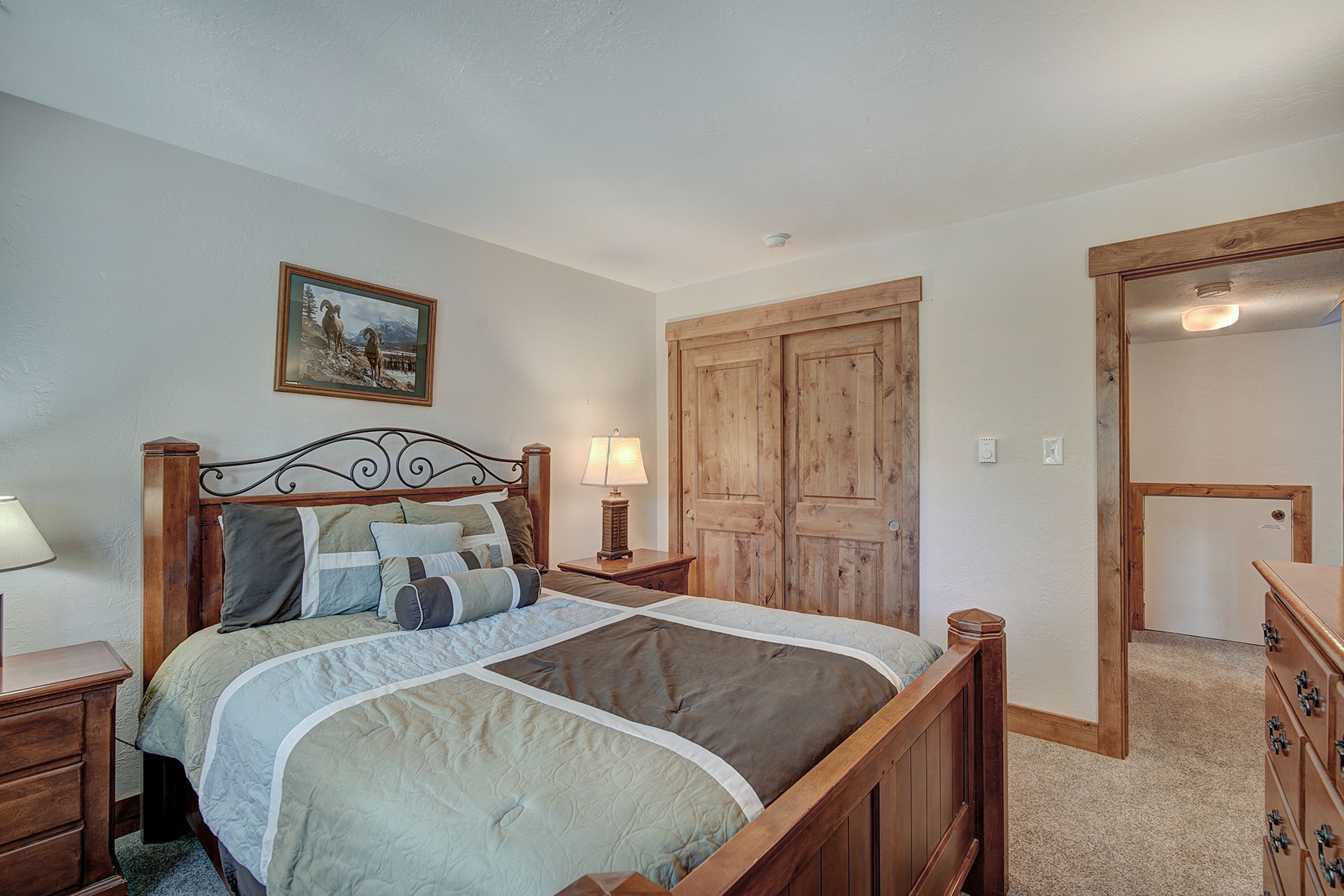 2 chambres, fer et planche à repasser, draps fournis