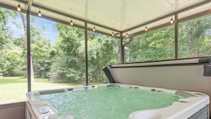 A hot tub with a transparent roof, surrounded by trees. - Sizzlin Farmhouse in Carencro (Lafayette Parish)