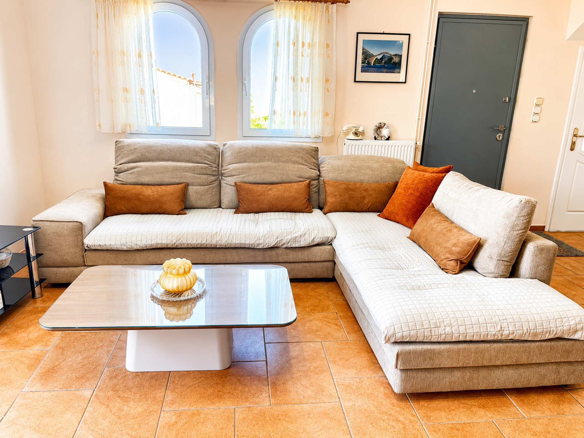 TV, fireplace, offices